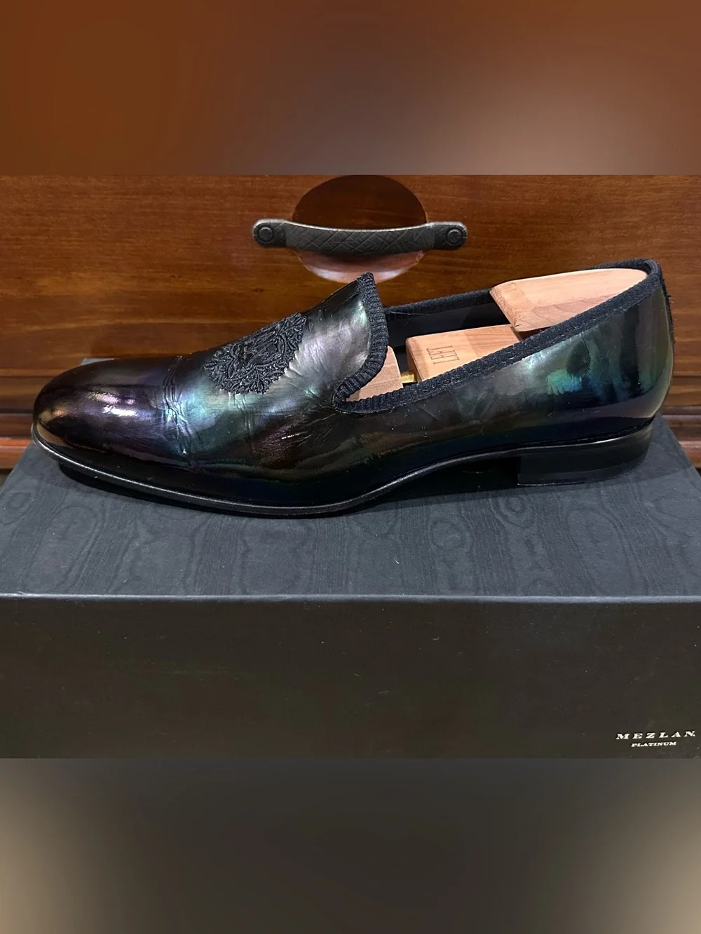 Mezlan Platinum Black Slip On Loafers Embroidered Crest 11.5